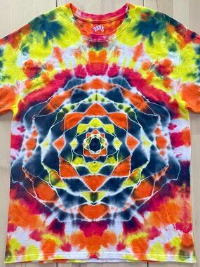 Gildan Unisex 8-Point Mandala Tie Dye T-Shirt size Large Dark Blue Orange Yellow